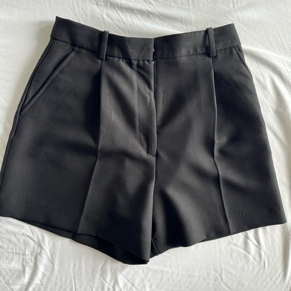 Zara Black Pleated High-Waisted Shorts - Picture 1 of 6